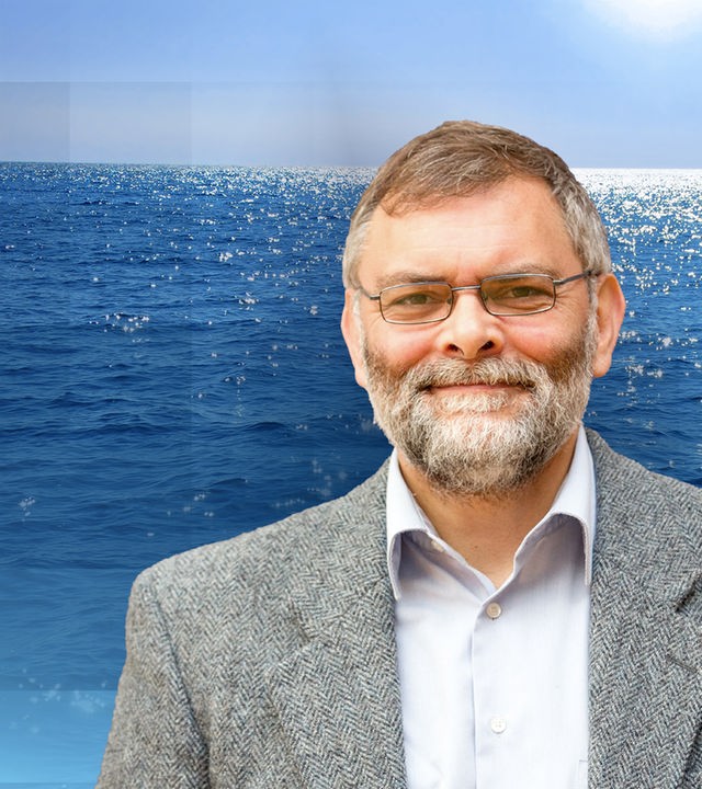 Dr. Stefan Hain vor 