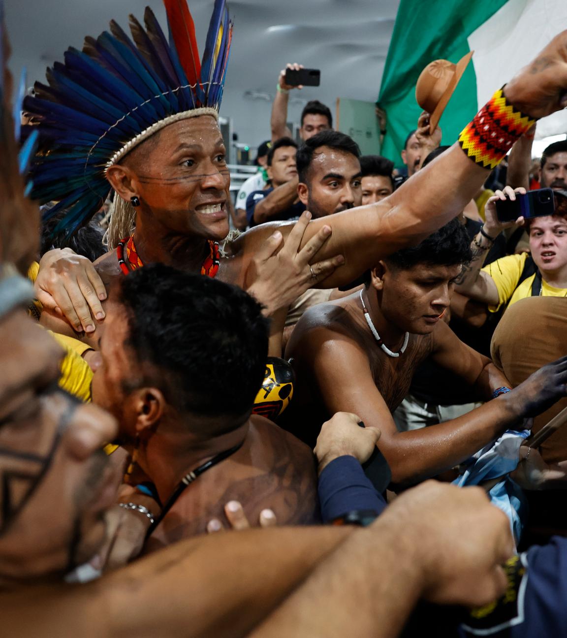 Demonstranten versuchen, das Hauptquartier der UN-Klimakonferenz (COP30) in Brasilien zu stürmen