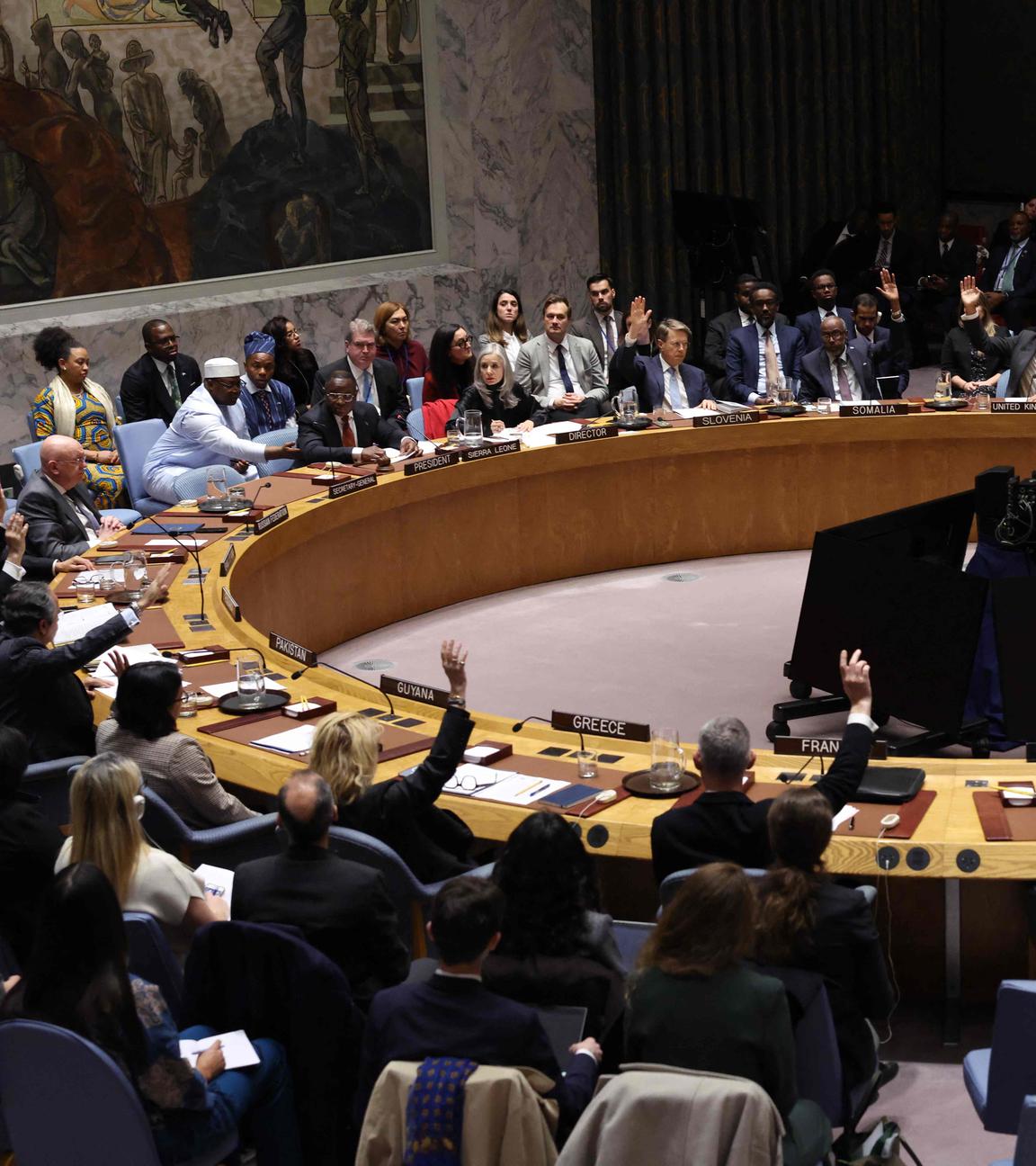 Der Sicherheitsrat der Vereinten Nationen stimmt während einer Sitzung über eine Resolution über den Nahostkonflikt ab.