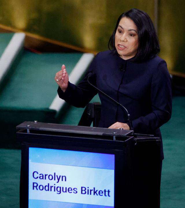 Die Diplomatin Carolyn Rodrigues Birkett aus Guyana während einer Debatte im Plenarsaal der UN-Generalversammlung in New York