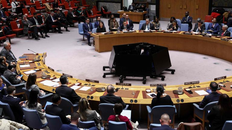 Der venezolanische Botschafter bei den Vereinten Nationen, Samuel Moncada (Mitte, rechts), spricht während einer Sitzung des UN-Sicherheitsrates.