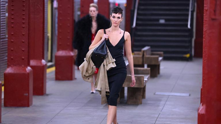 Chanel macht den U-Bahn-Steig zum Laufsteg