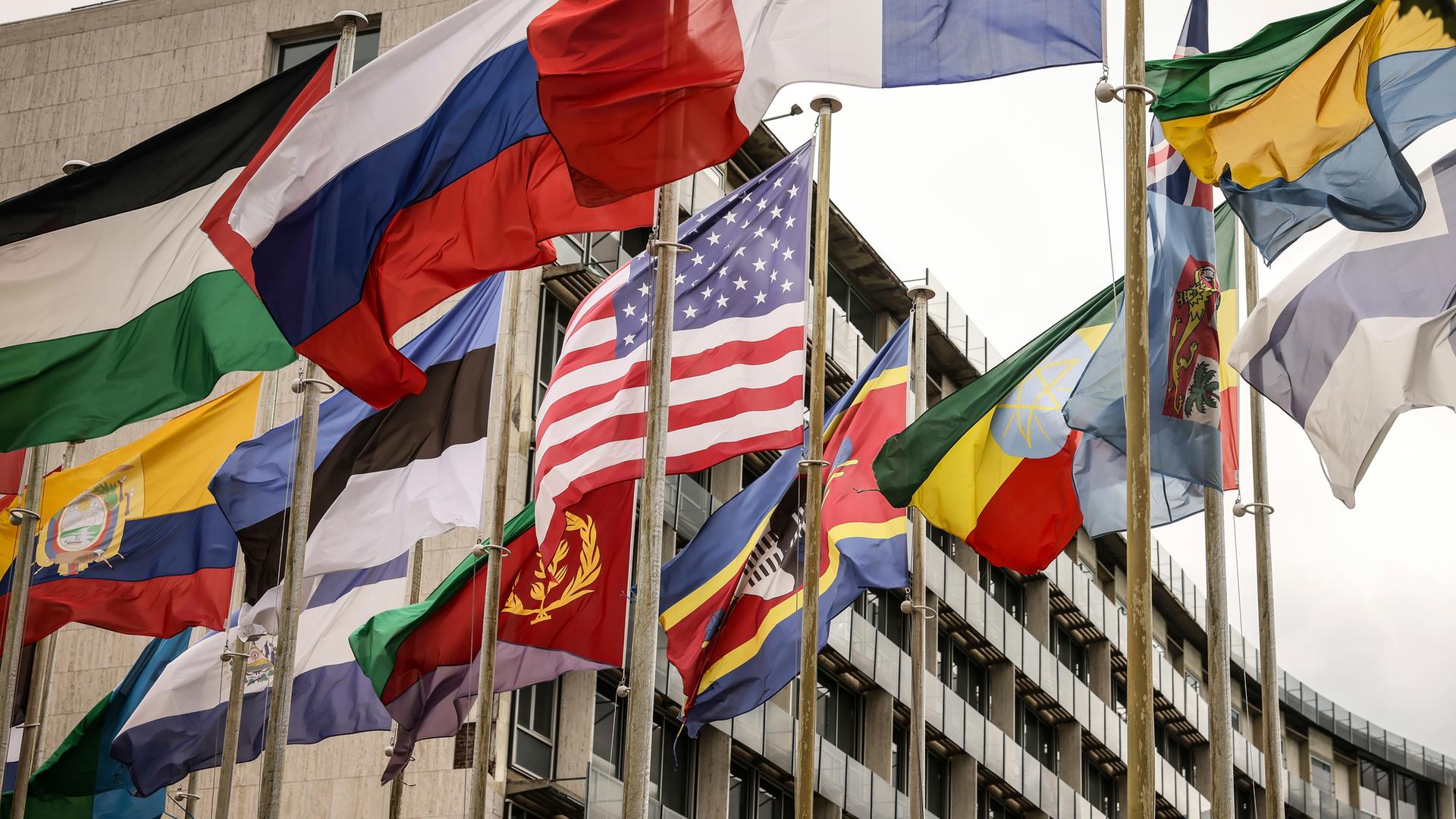 Die US-Flagge weht unter anderem am UNESCO-Hauptsitz