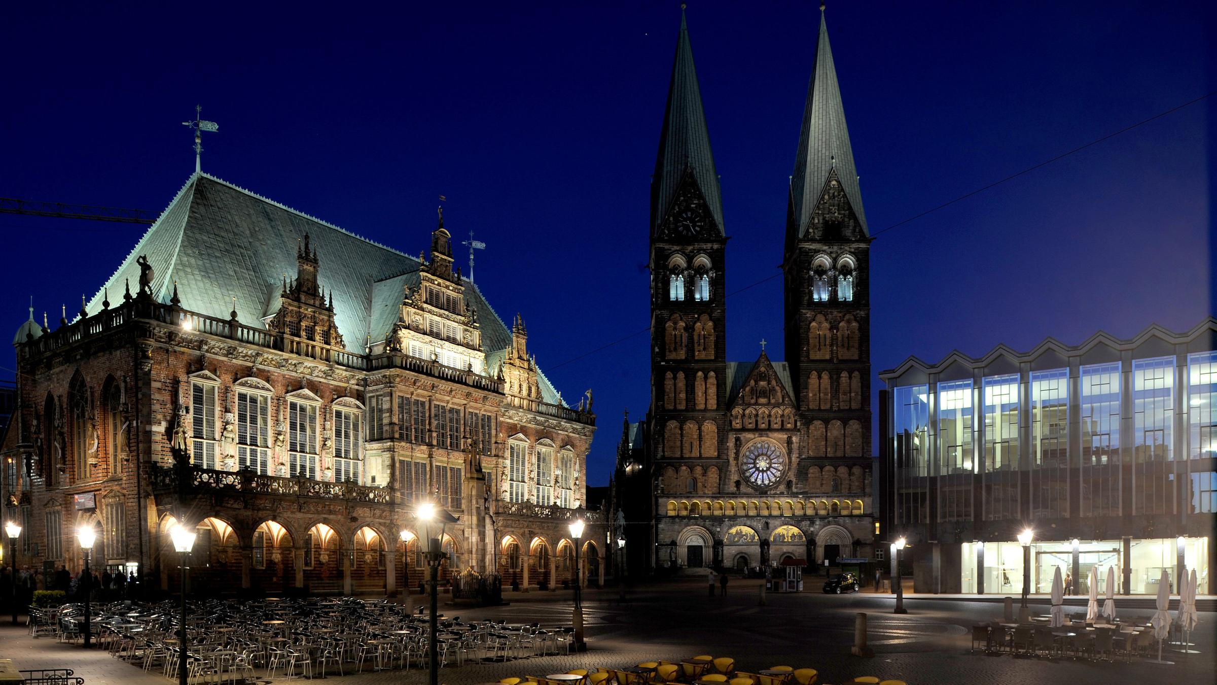 Unesco Welterbe: Historischer Marktplatz mit Rathaus in Bremen