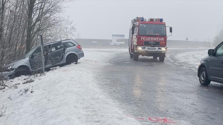 Auto in Graben gefahren