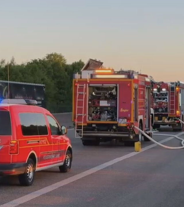 Lahr: Auto überschlägt sich und brennt aus