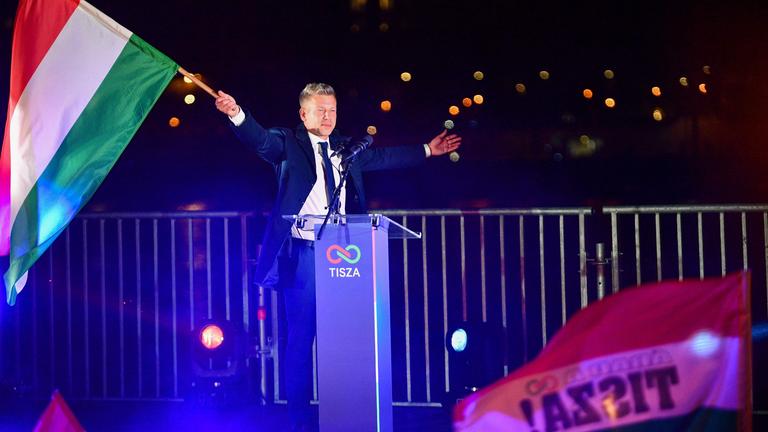 Ungarn: Péter Magyar gewinnt die Parlamentswahlen in Ungarn und löst damit nach 16 Jahren Viktor Orban ab. 