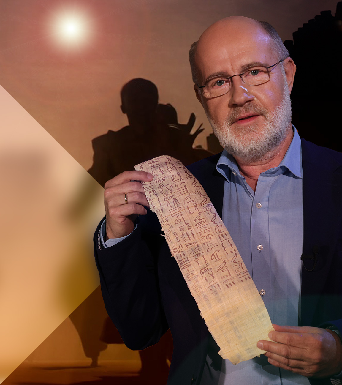 Harald Lesch mit Schriftrolle vor Spielszene (Montage)