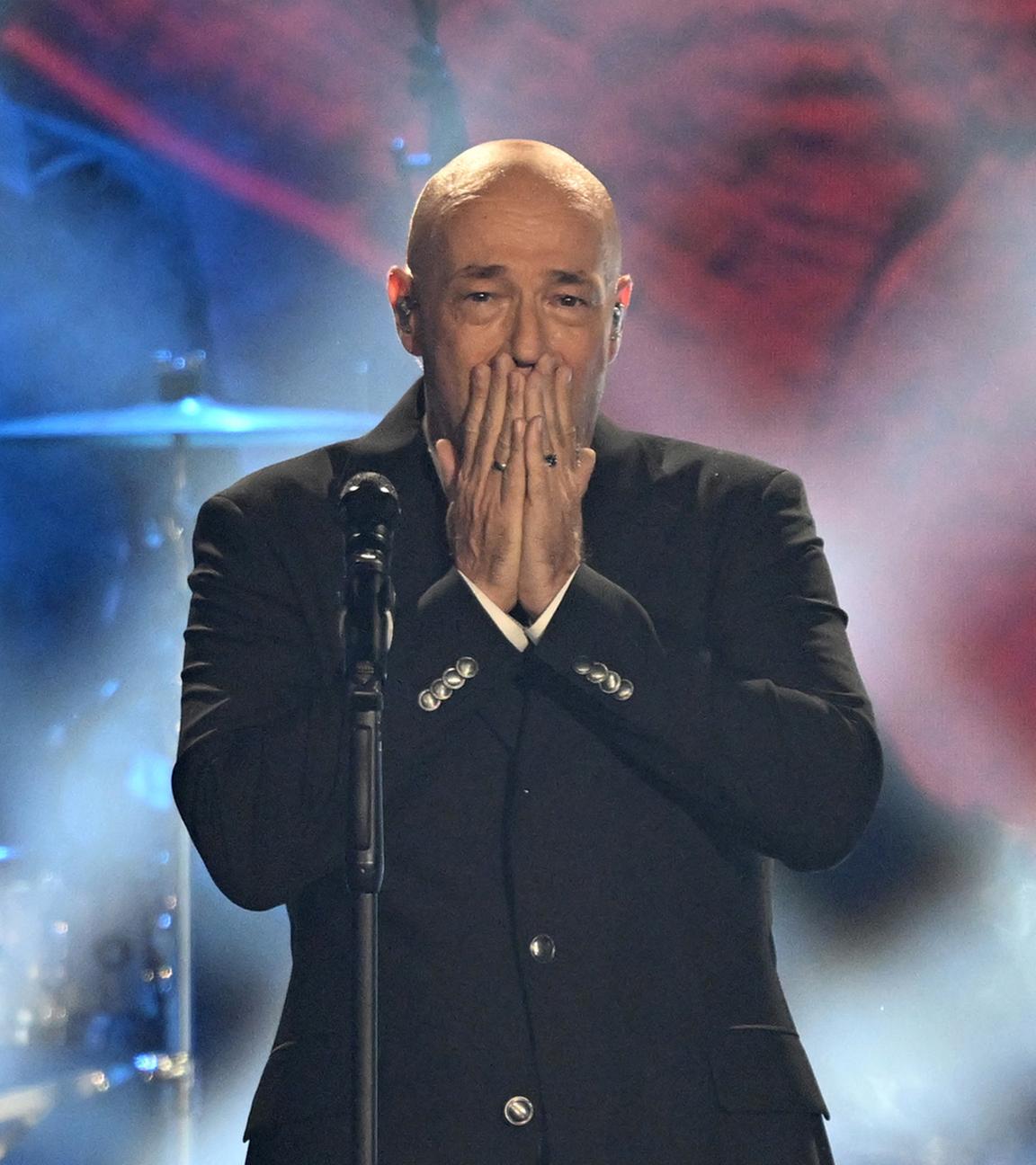Der Graf von Unheilig ist bei seinem Auftritt zur Verleihung der Goldenen Henne zu Tränen gerührt. Die TV-Gala feiert das 30-jährige Jubiläum des Preises.
