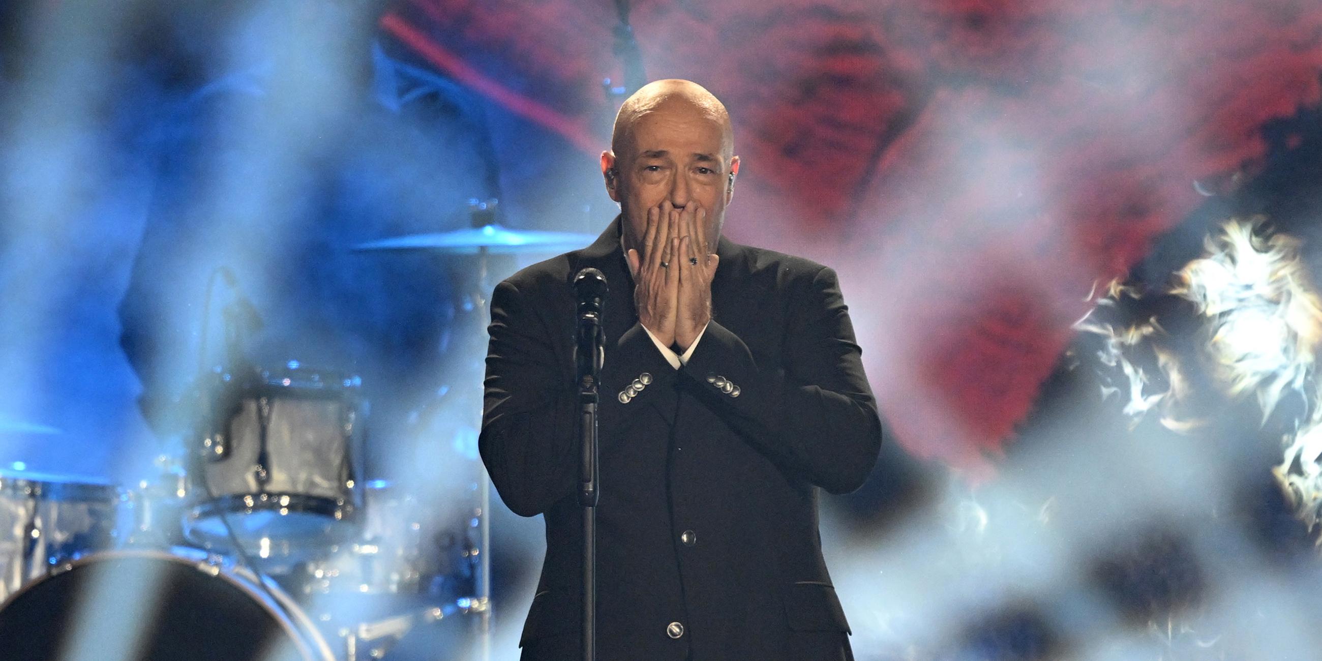 Der Graf von Unheilig ist bei seinem Auftritt zur Verleihung der Goldenen Henne zu Tränen gerührt. Die TV-Gala feiert das 30-jährige Jubiläum des Preises.