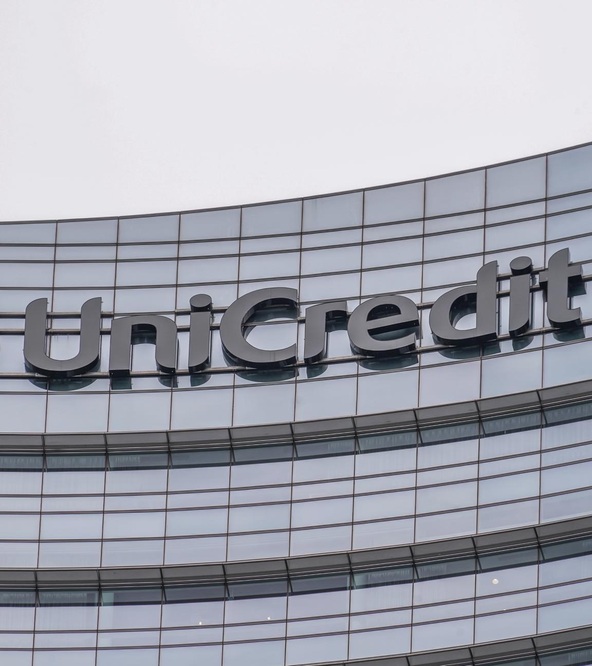 Die Unicredit treibt ihre Übernahmepläne für die Commerzbank voran. Die Aktionäre der italienischen Großbank stimmten bei einer außerordentlichen Hauptversammlung dem Kaufangebot zu.