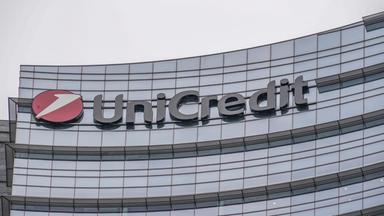 Die Unicredit treibt ihre Übernahmepläne für die Commerzbank voran. Die Aktionäre der italienischen Großbank stimmten bei einer außerordentlichen Hauptversammlung dem Kaufangebot zu.