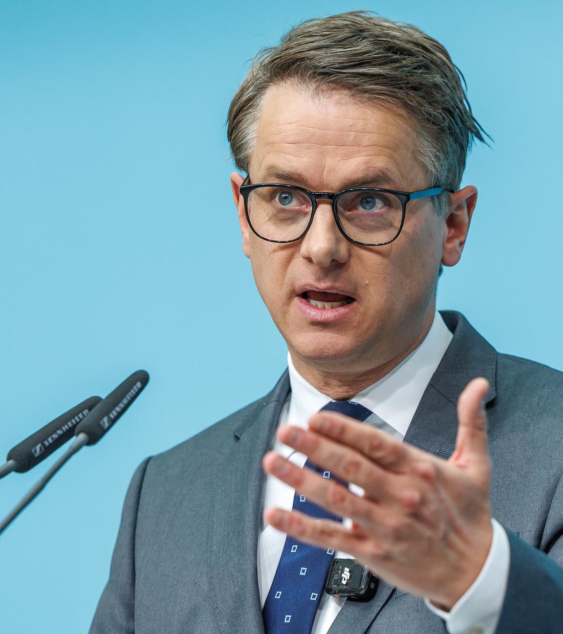 Dr. Carsten Linnemann auf einer Pressekonferenz