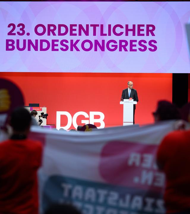 Berlin: Bundeskanzler Friedrich Merz (CDU) spricht beim 23. Ordentlichen Bundeskongress des Deutschen Gewerkschaftsbundes (DGB) im Estrel Congress Center. 