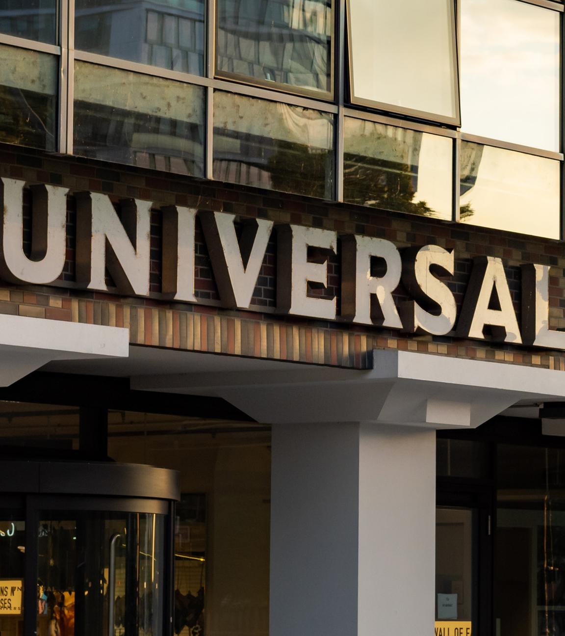 Universal Music steht auf der Hausfassade des Gebäudes von Universal Music Deutschland in Berlin. (Archiv)