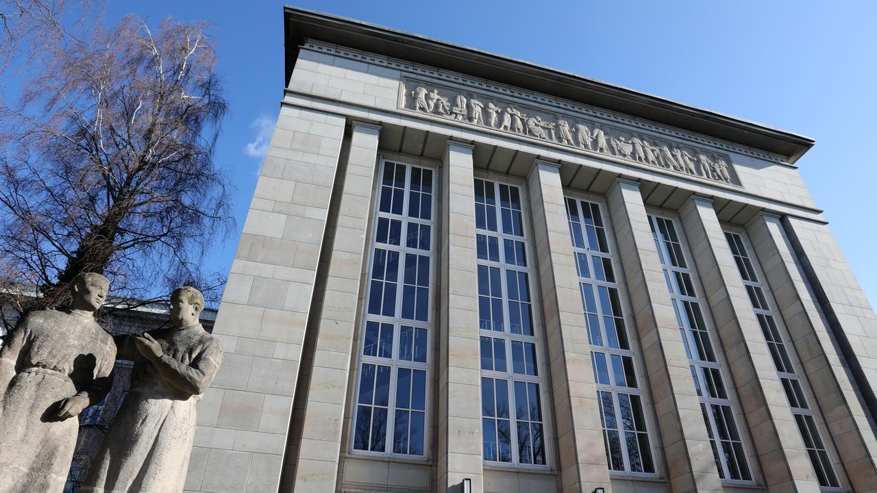 Rostock University Hospital Suspends Senior Physician Over Racist Social Media Posts