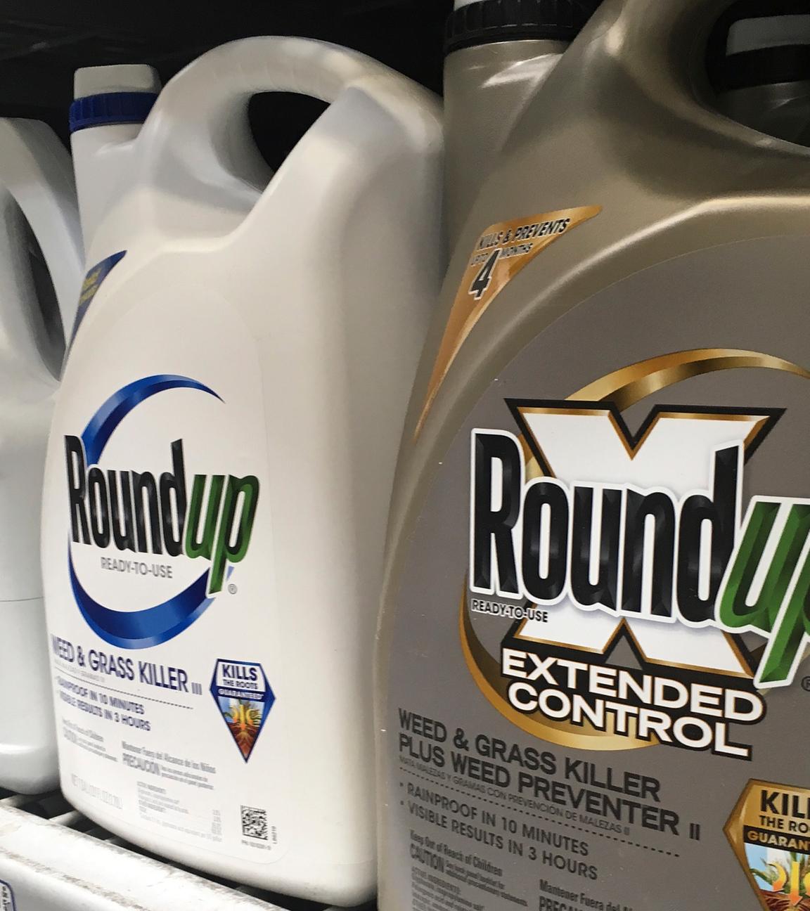 Archiv: Das Unkrautvernichtungsmittel Roundup steht in einem Ladenregal zum Verkauf, aufgenommen am 24.02.2019, in San Francisco, USA