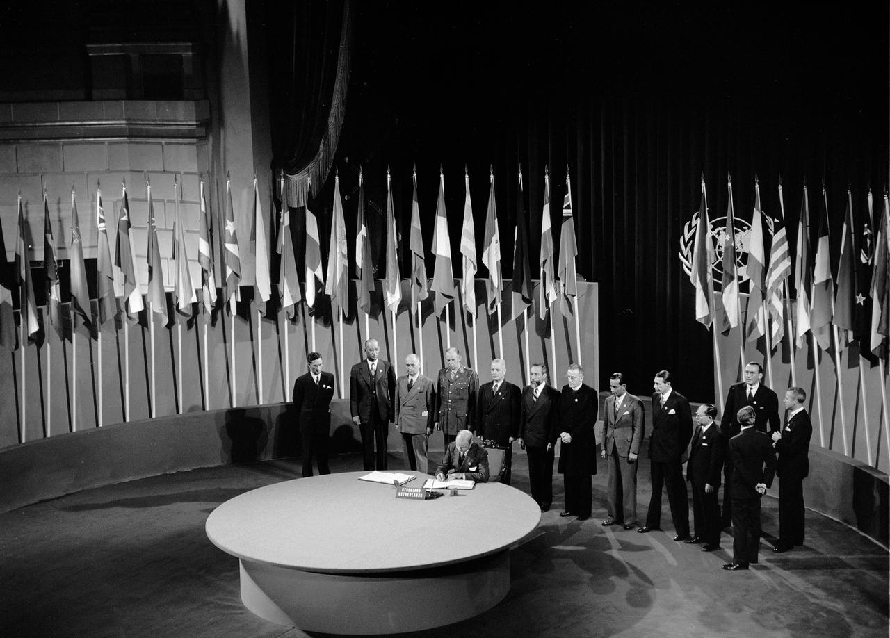 Archiv: Unterzeichnung der Charta der Vereinten Nationen 1945 in San Francisco
