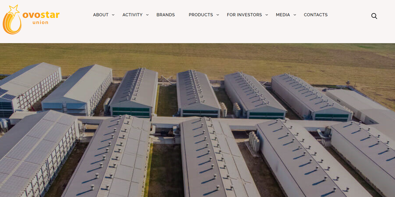 Außenaufnahme Unternehmensgruppe Ovostar in der Ukraine, Stallanlagen von oben