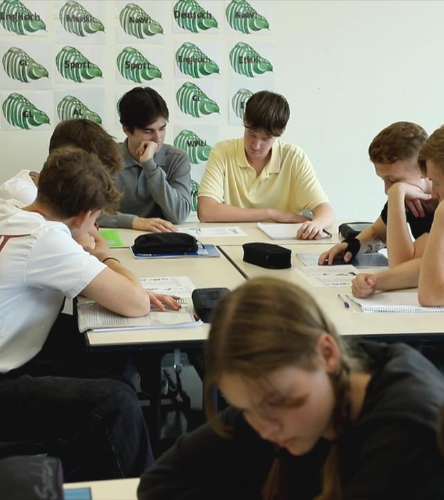 Klasse beim Unterricht