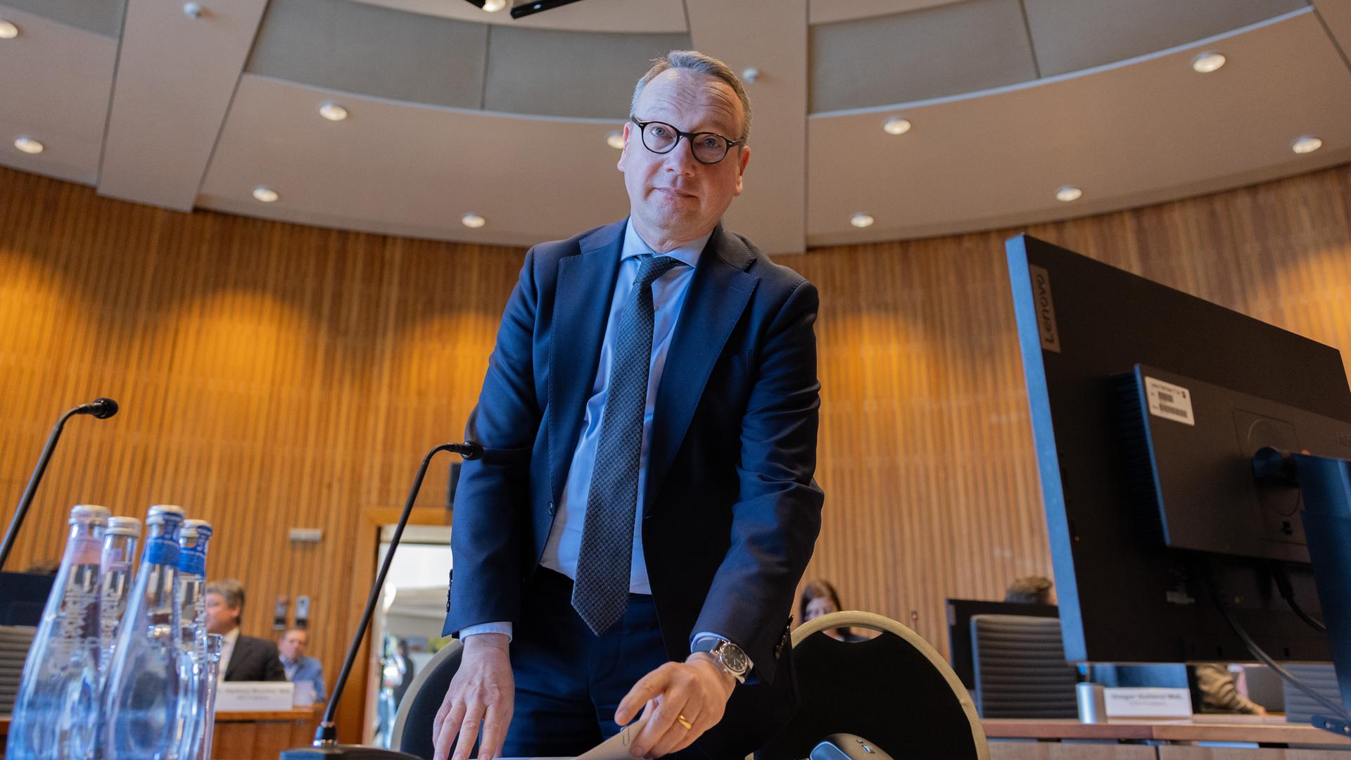 Nordrhein-Westfalen, Düsseldorf: Benjamin Limbach (Bündnis 90/Die Grünen), Justizminister von Nordrhein-Westfalen, kommt zum Untersuchungsausschuss des Landtags zur Justizaffäre.