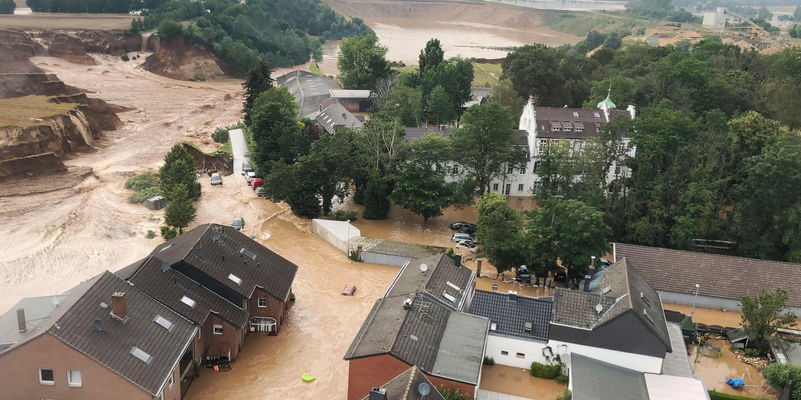 Nach dem Unwetter in Nordrhein-Westfalen - Erftstadt-Blessem