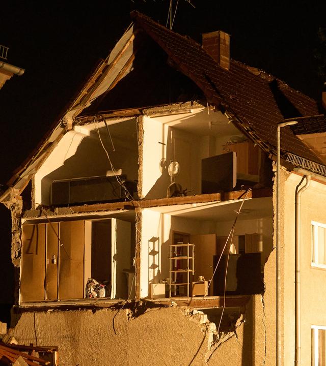 Rheinland-Pfalz, Höhr-Grenzhausen: Nach einem heftigen Gewittersturm sind mehrere Häuser stark beschädigt worden. 