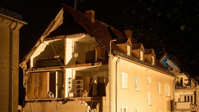 Nach einem heftigen Gewittersturm sind mehrere Häuser stark beschädigt worden. Am 19.08.2026, Rheinland-Pfalz, Höhr-Grenzhausen