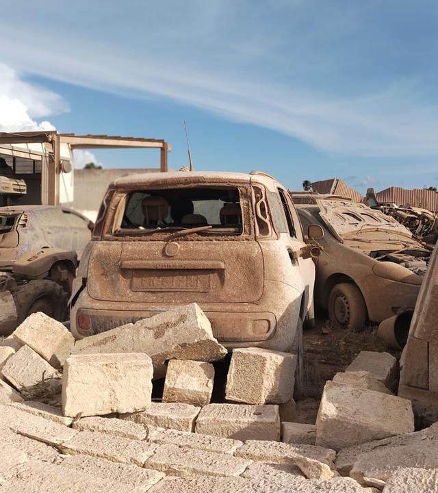Zwei Wasserhosen haben die Gegend um Trapani getroffen; das Wetterereignis verursachte diverse Schäden an Gebäuden und Autos. 9. Oktober 2026, Trapani, Italien.