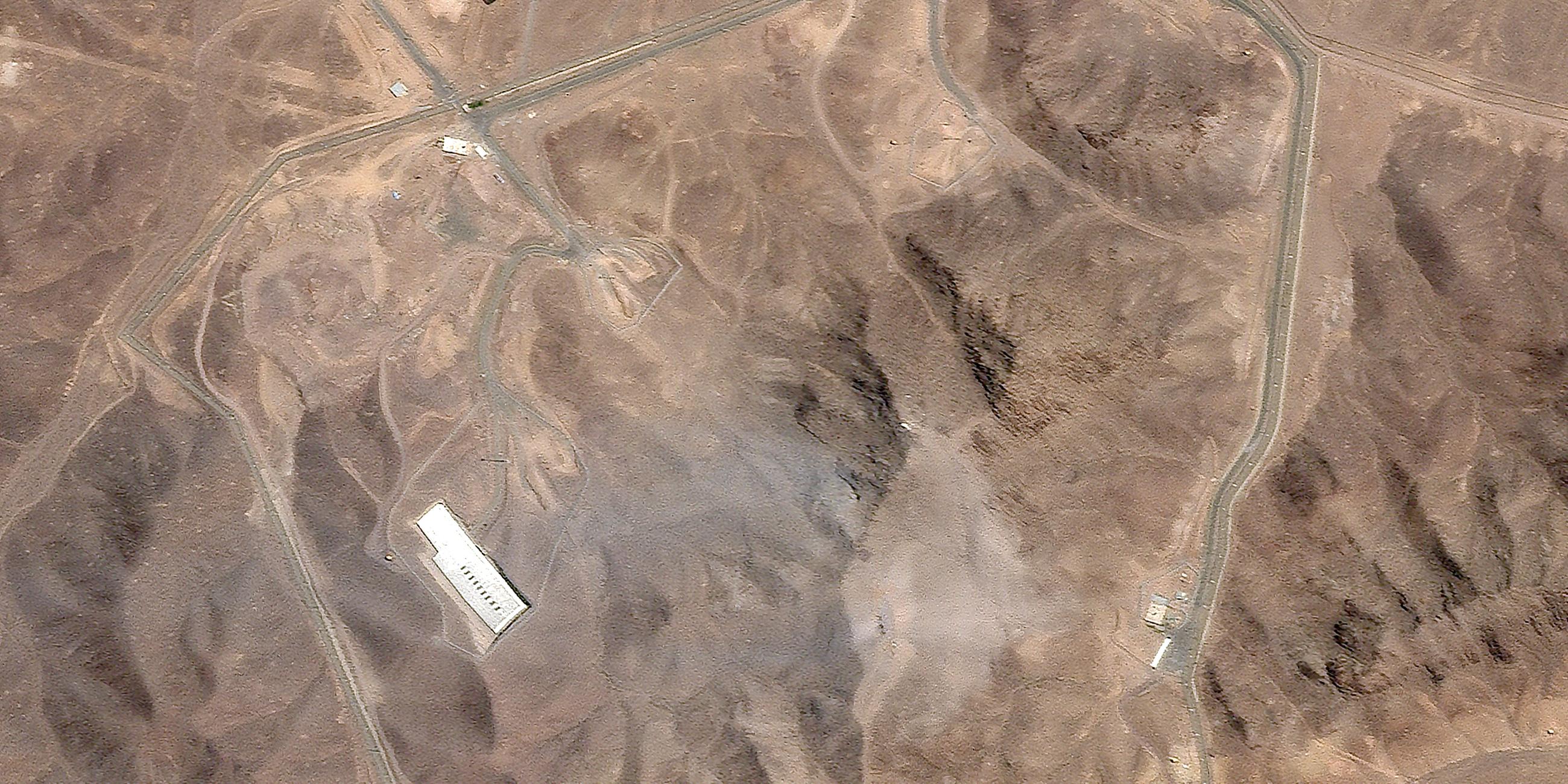 Dieses Satellitenbild von Planet Labs PBC zeigt die unterirdische iranische Atomanreicherungsanlage in Fordo nach einem US-Luftangriff auf die Anlage am 22. Juni 2025.