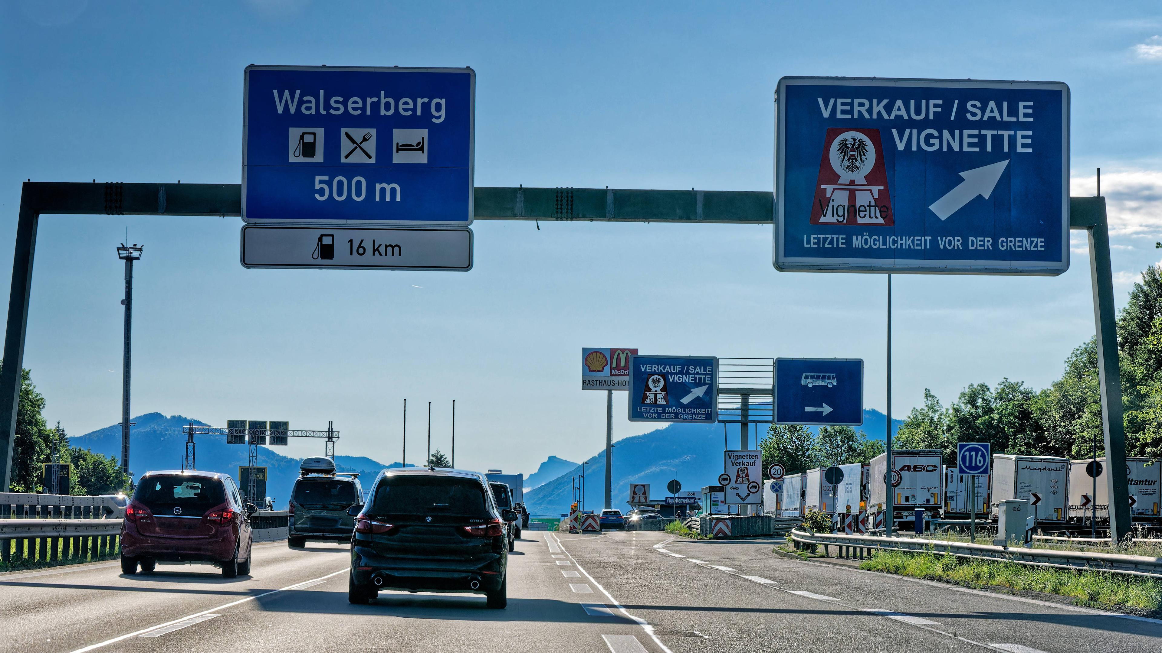 Schild Autobahn-Vignette in Österreich