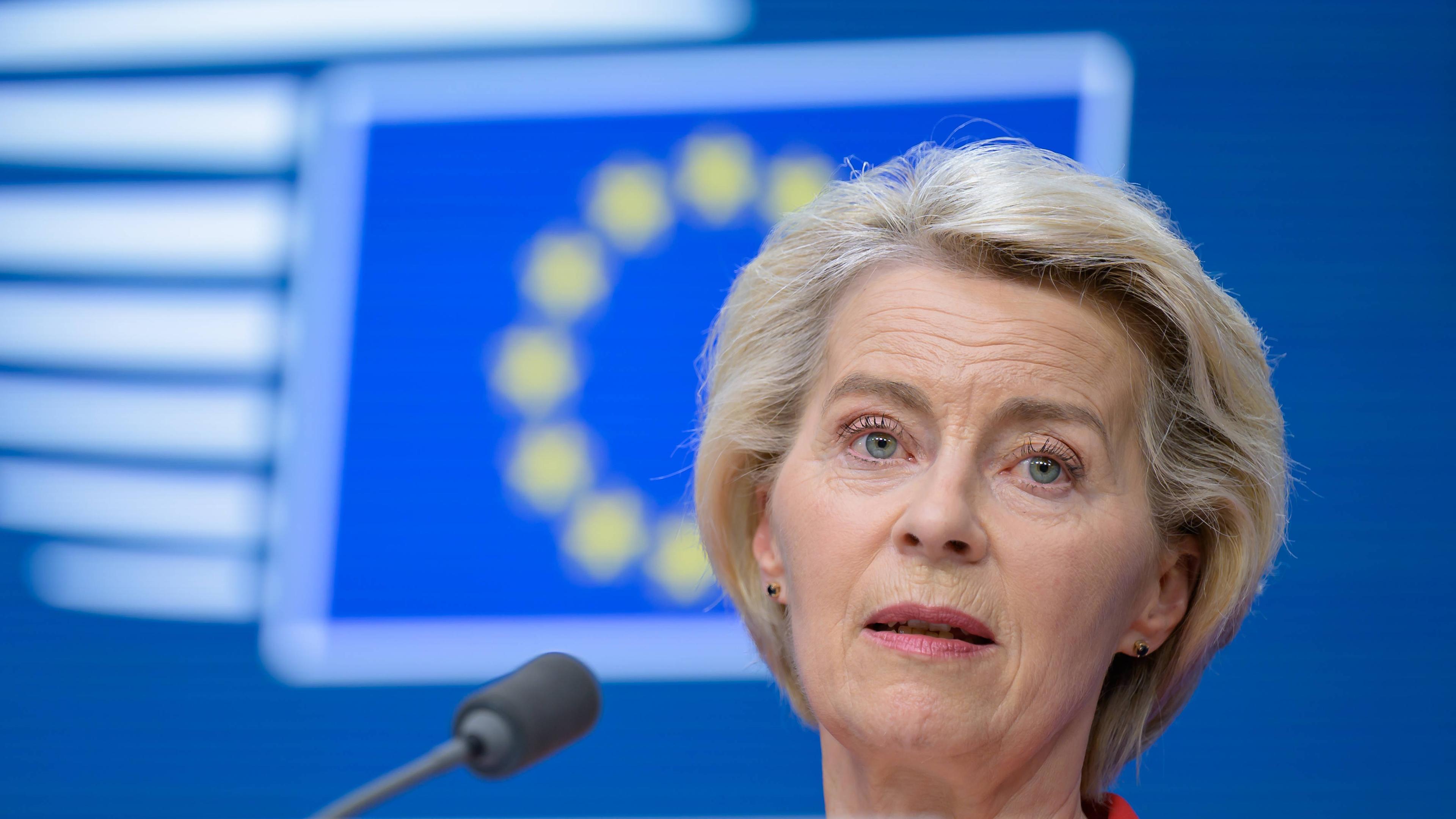 Die Präsidentin der Europäischen Kommission, Ursula von der Leyen, spricht während einer gemeinsamen Pressekonferenz des Europäischen Rates zu den Medien am  26.06.2025. 