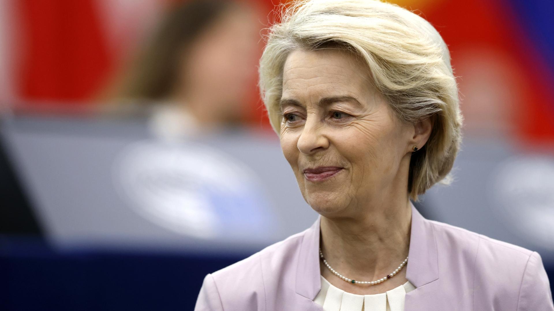 Archiv: Die Präsidentin der Europäischen Kommission, Ursula von der Leyen, nimmt an den Schlussfolgerungen der Tagung des Europäischen Rates vom 26. Juni 2025 bei einer Sitzung des Europäischen Parlaments in Straßburg, Frankreich, am 9. Juli 2025 teil. 