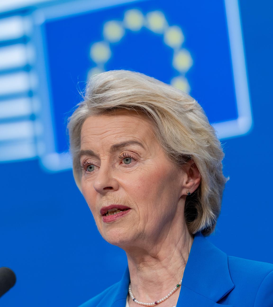 Ursula von der Leyen, Präsidentin der EU-Kommission, spricht bei der Pressekonferenz nach dem EU-Gipfel. 