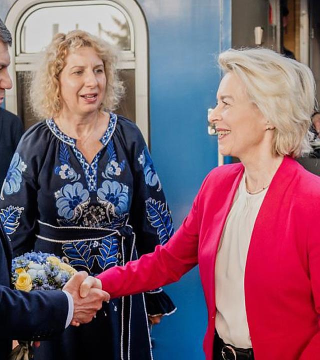 Minister Olexander Mischenko und Ursula von der Leyen in Kiew