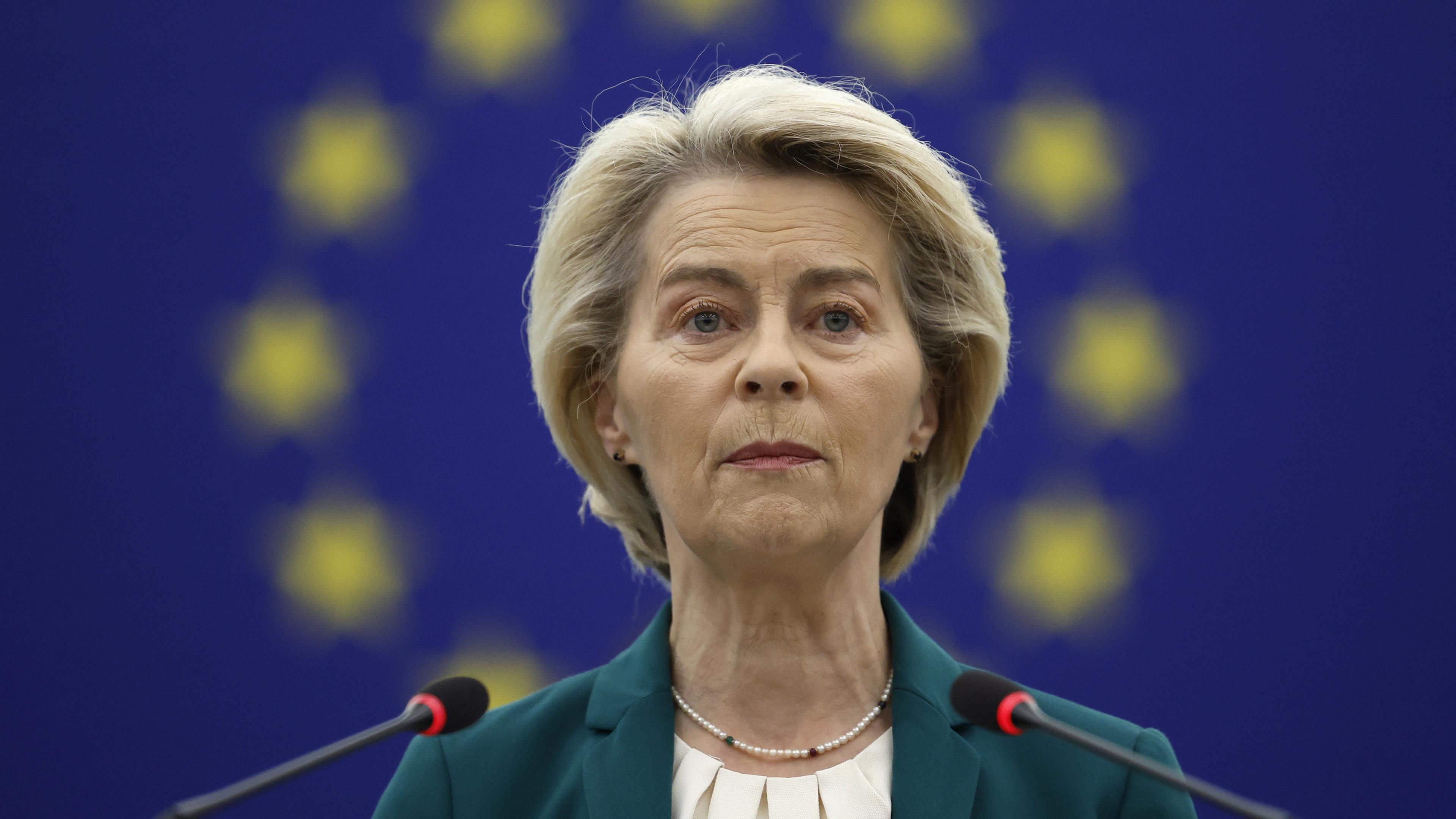 Archiv: Die Präsidentin der Europäischen Kommission, Ursula von der Leyen spricht im Europäischen Parlament in Straßburg, Frankreich, 8. Juli 2025. 