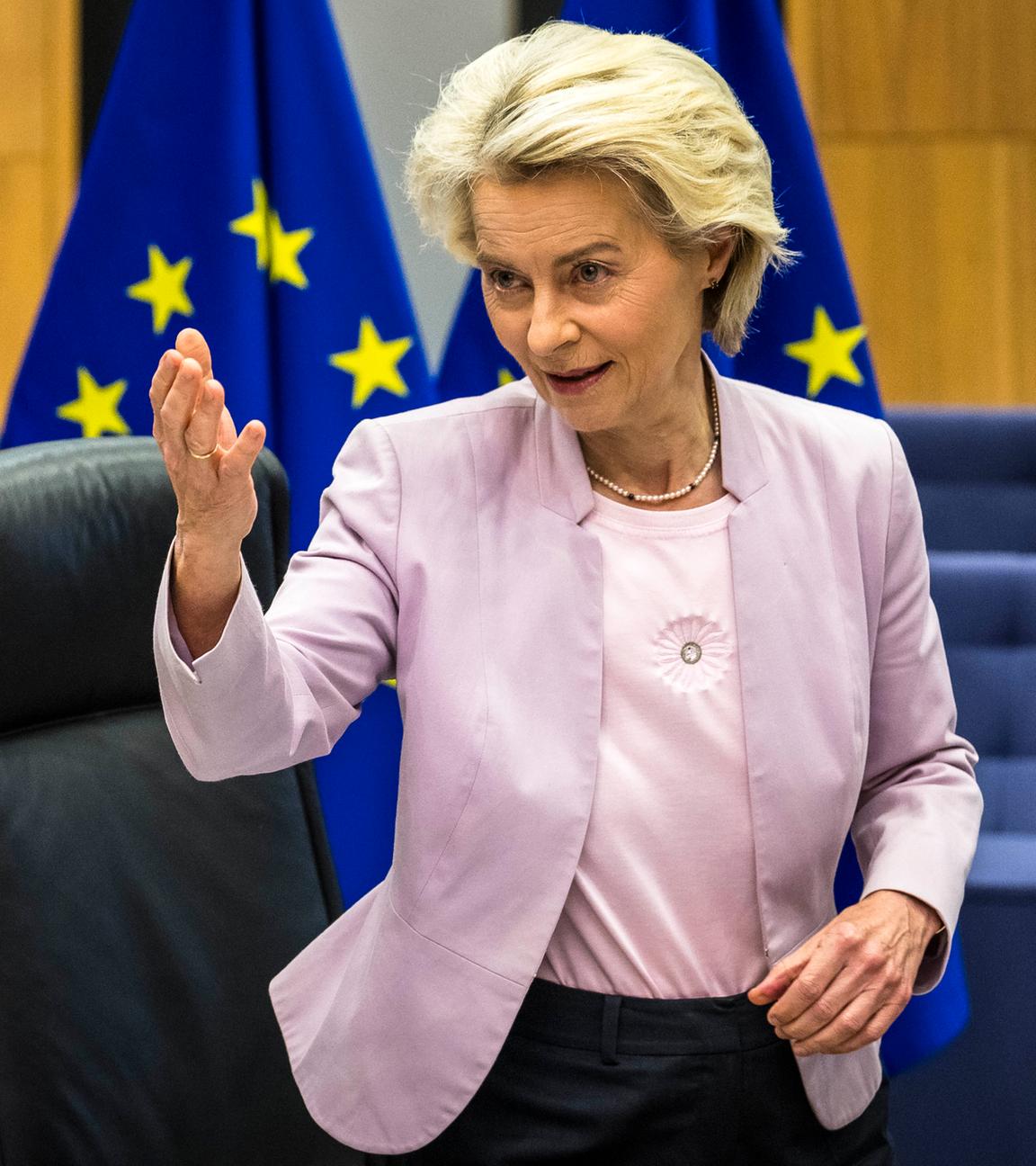 Ursula Von der Leyen, Präsidentin der Europäischen Kommission, nimmt am 17.09.2025, an der wöchentlichen Sitzung des Kollegiums der Kommissare im Hauptsitz der Europäischen Kommission in Brüssel teil. 