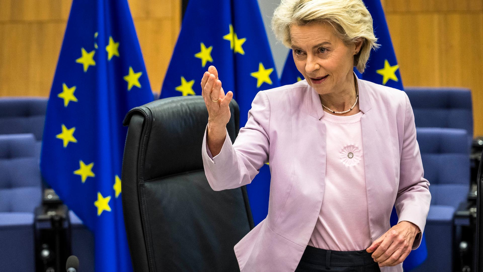 Ursula Von der Leyen, Präsidentin der Europäischen Kommission, nimmt am 17.09.2025, an der wöchentlichen Sitzung des Kollegiums der Kommissare im Hauptsitz der Europäischen Kommission in Brüssel teil. 