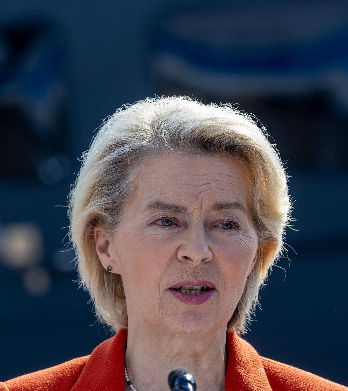 Die Präsidentin der Europäischen Kommission, Ursula von der Leyen, spricht während einer gemeinsamen Pressekonferenz mit dem litauischen Präsidenten Gitanas Nauseda in der Grenzschutzschule nahe der litauisch-weißrussischen Grenze, in der Nähe des Dorfes Medininkai, östlich der Hauptstadt Vilnius, Litauen, am Montag, 1. September 2025.