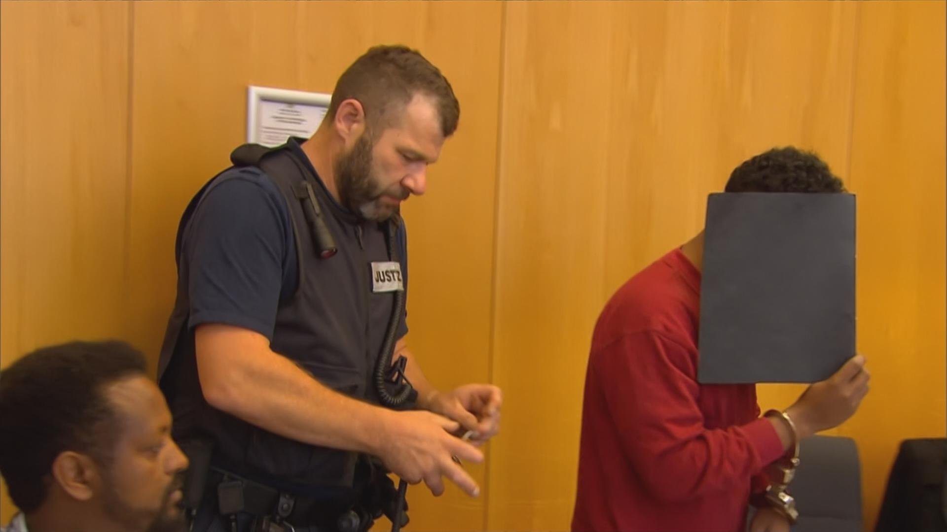 Täter im Gerichtssaal