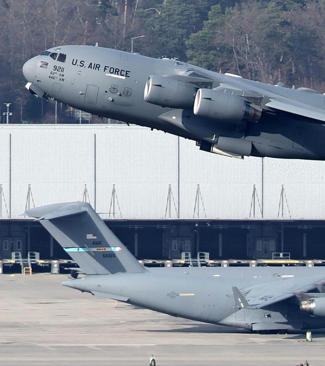Ein Flugzeug der US Air Force startet von der Ramstein Air Base aus in der Nähe von Landstuhl. (Archiv)