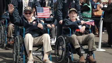 Willkommens-Zeremonie in der Normandie für 48 US-amerikanische Veteranen, die den D-Day selbst miterlebt haben.