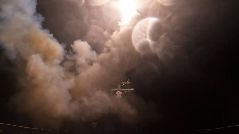 Screenshot aus einem am 13.07.2026 vom US-Zentralkommando (US Central Command) veröffentlichten Video zeigt nach Angaben des US-Militärs den Start von Raketen, die auf militärische Ziele im gesamten Iran gerichtet sind
