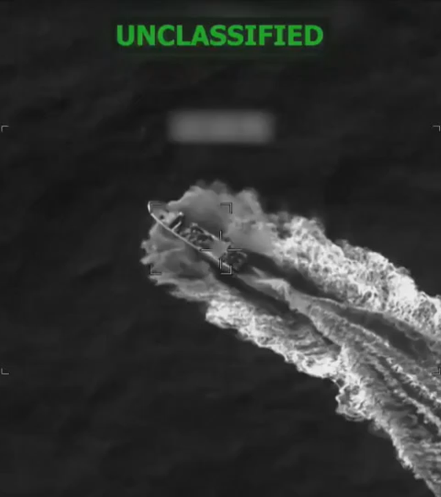 Ein Bild eines mutmaßlichen Drogenschmugglerbootes im Ostpazifik.