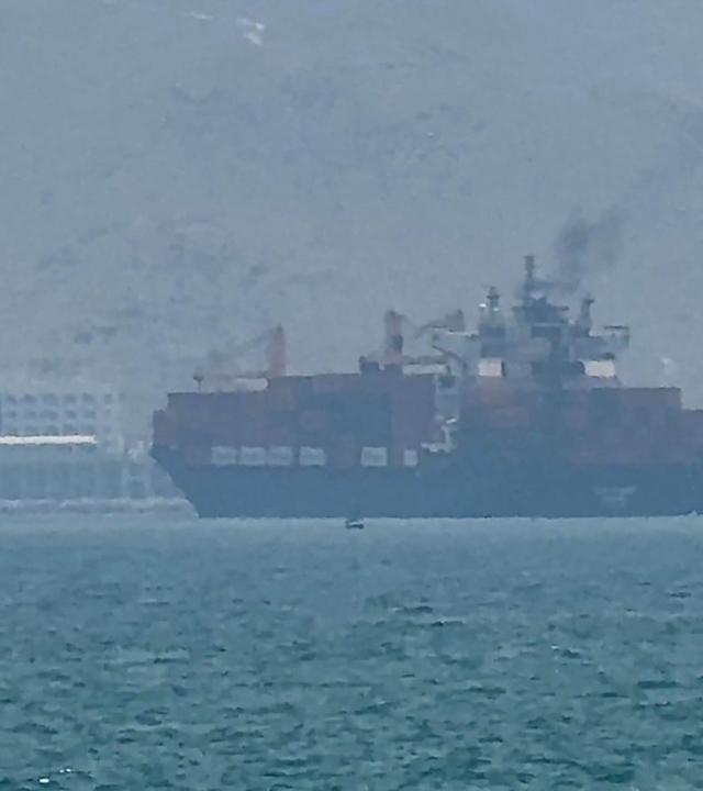 Vereinigte Arabische Emirate: Ein Schiff in der Nähe der Straße von Hormus.