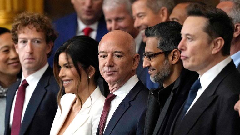 (L-R)  Mark Zuckerberg, Lauren Sanchez, Jeff Bezos, Sundar Pichai und Elon Musk 