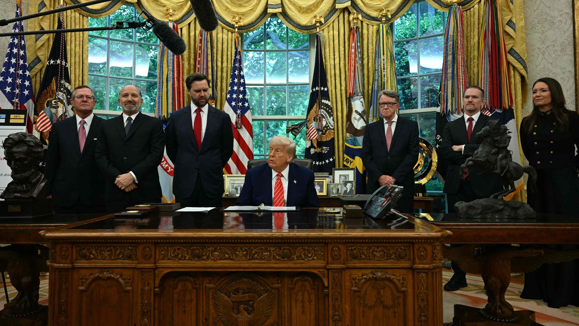 US-Präsident Donald Trump kündigt ein „vollständiges und umfassendes“ Handelsabkommen mit Großbritannien an.