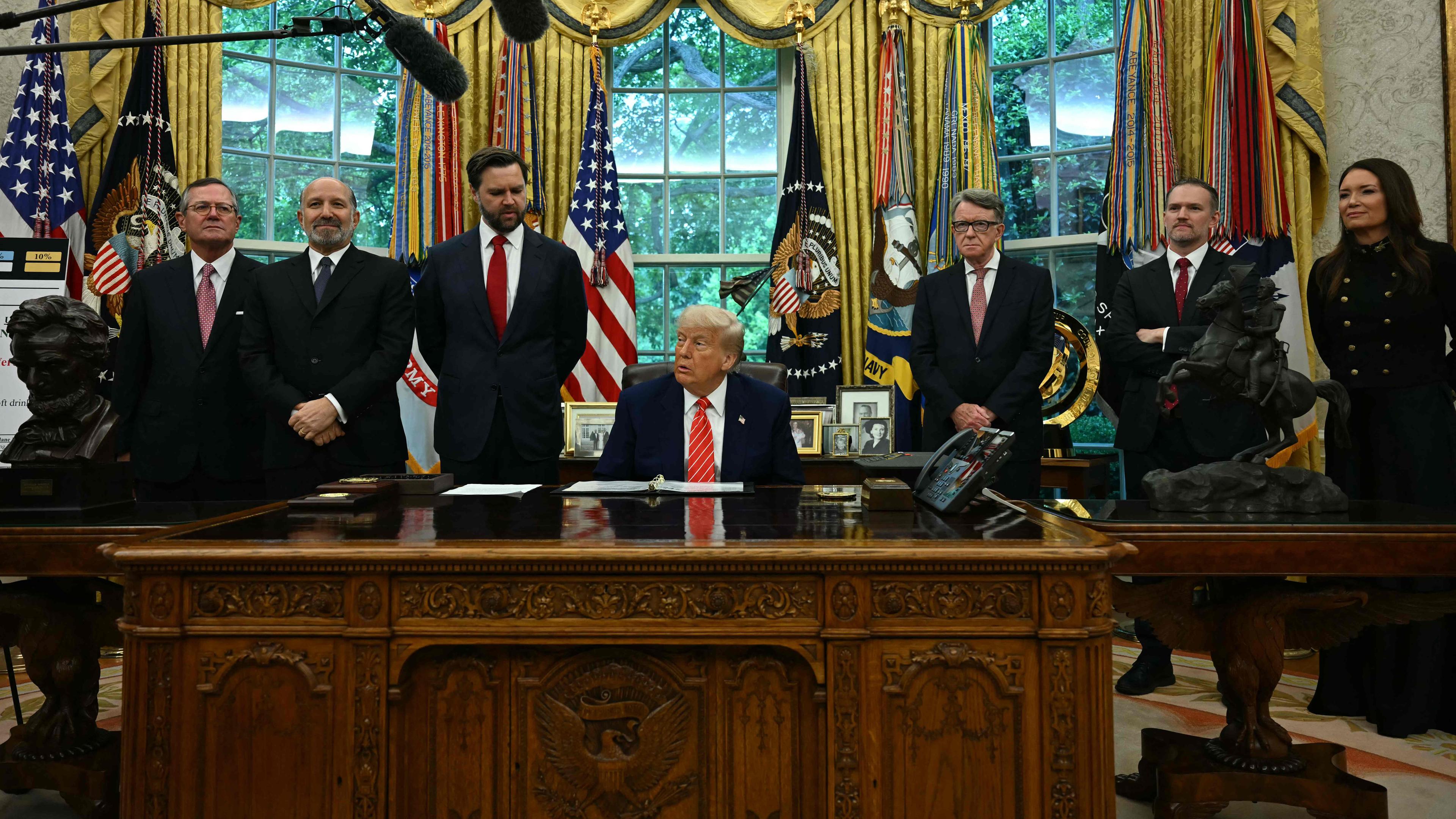 US-Präsident Donald Trump kündigt ein „vollständiges und umfassendes“ Handelsabkommen mit Großbritannien an.