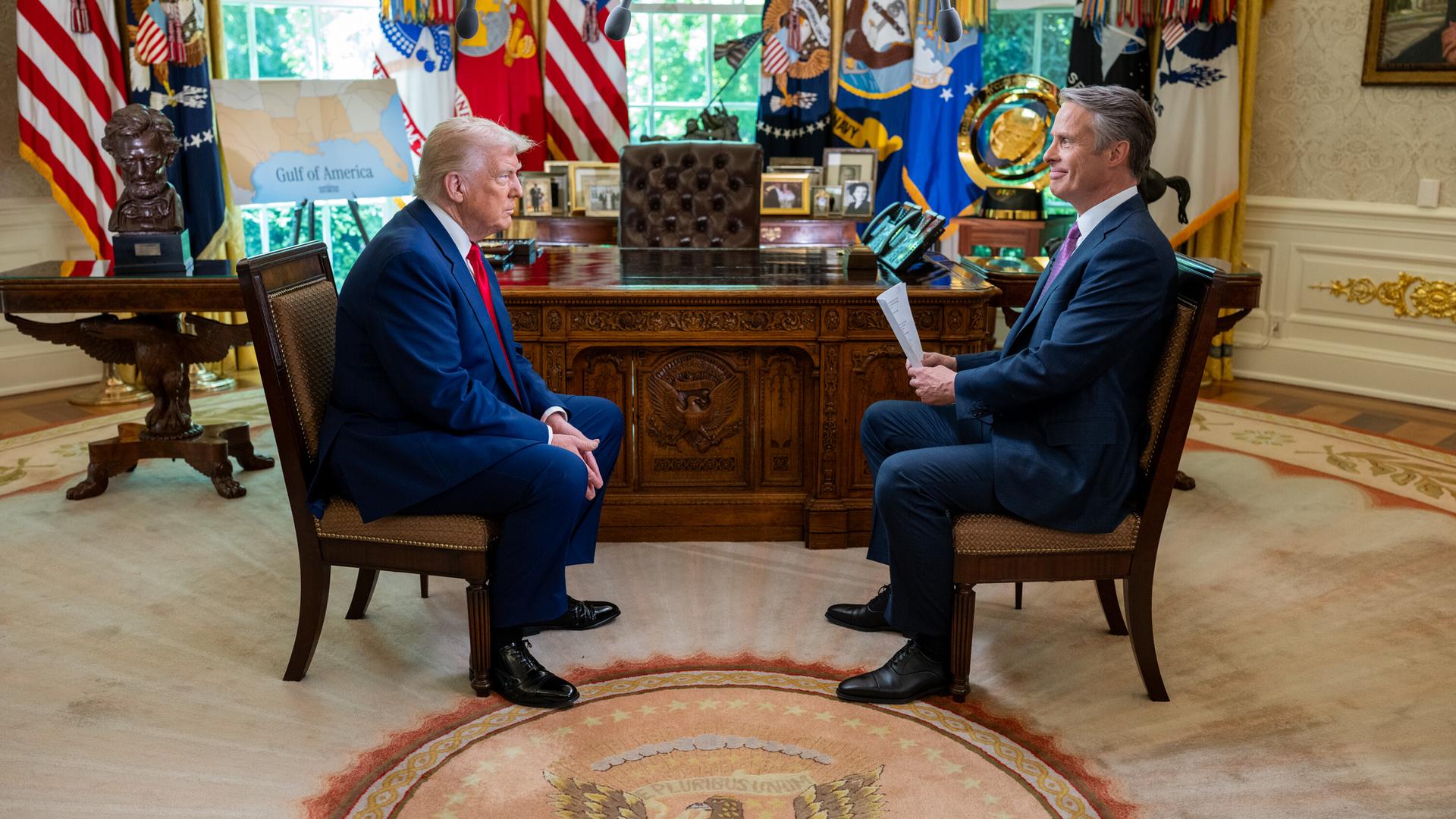 US Präsident Trump gibt ABC News ein Interview zu 100 Tage im Amt