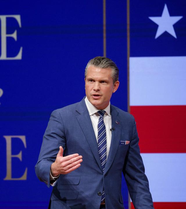 US-Verteidigungsminister Pete Hegseth hält am 30. September 2026 auf der Marine Corps Base Quantico in Quantico, Virginia, eine Rede zur Lage der Streitkräfte. 
